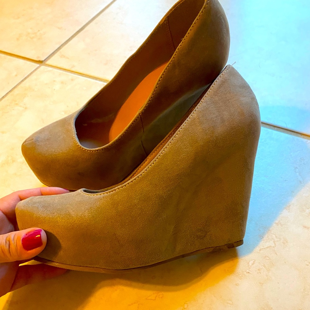 Wedge closed toe heel shoes